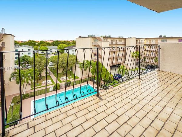 1950 W 54th St, Unit 412, Hialeah, FL 33012