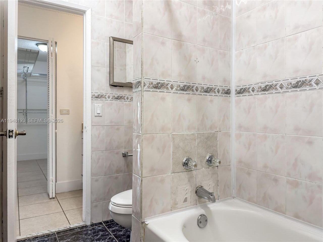 1950 W 54th St, Unit 412, Hialeah, FL 33012 Photo