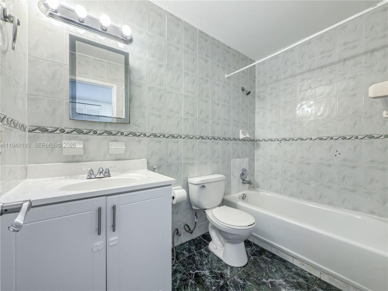 1950 W 54th St, Unit 412, Hialeah, FL 33012 Photo