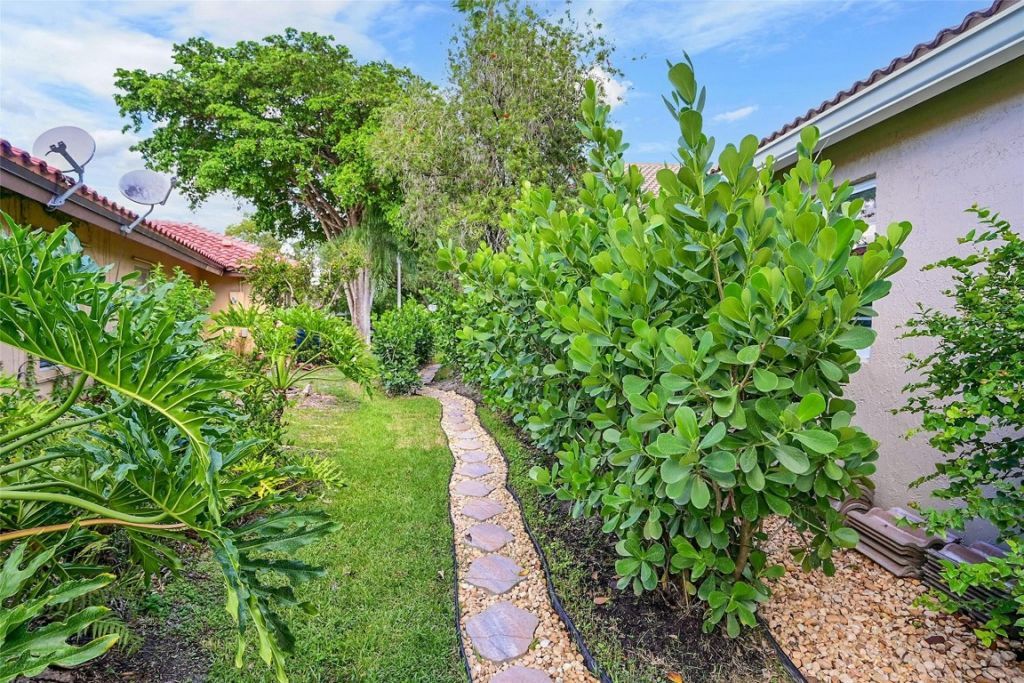 4910 NW 104th Ave, Coral Springs, FL 33076 Photo