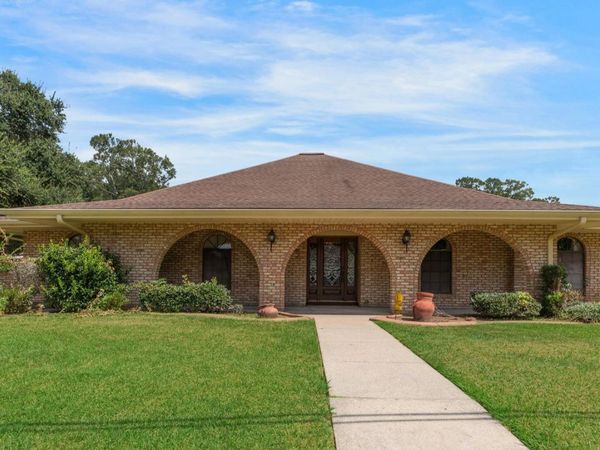 1100 W Gilman Road , Lafayette, LA 70501