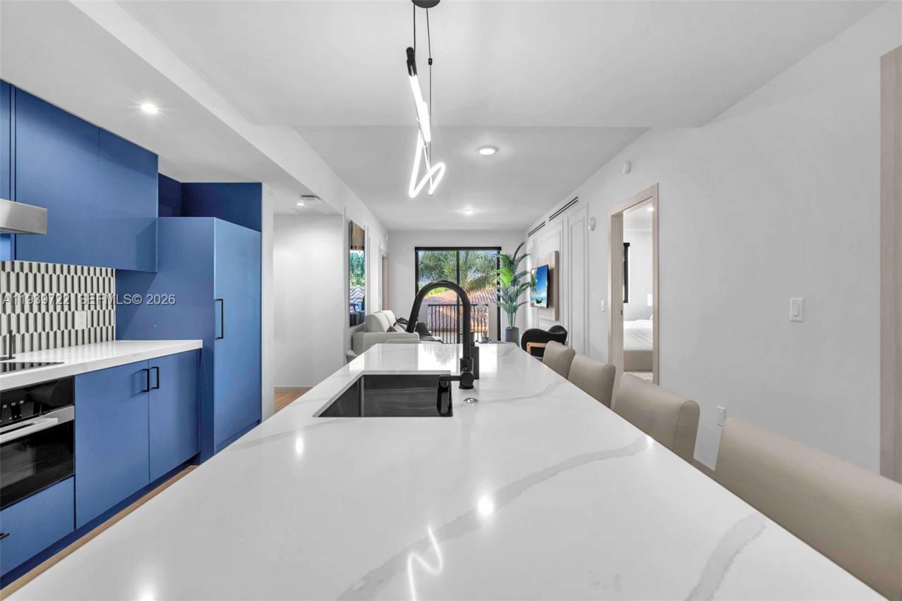 4220 Laguna St , Unit 505, Coral Gables, FL 33146 Photo