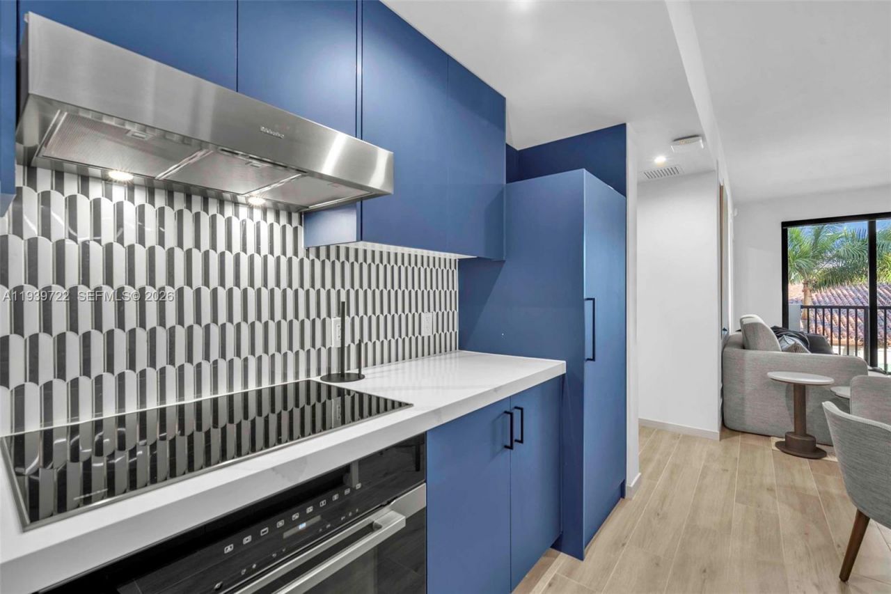 4220 Laguna St , Unit 505, Coral Gables, FL 33146 Photo