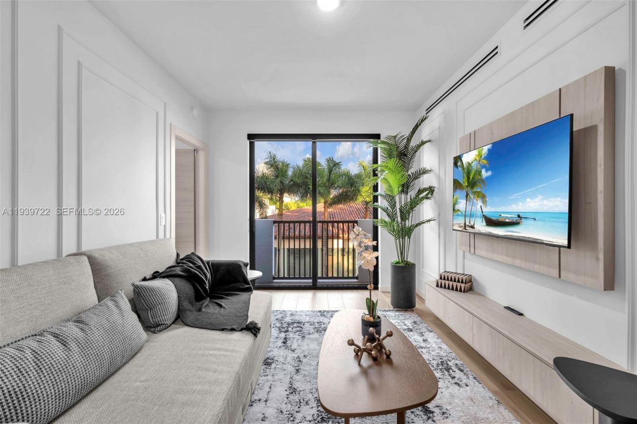 4220 Laguna St , Unit 505, Coral Gables, FL 33146 Photo