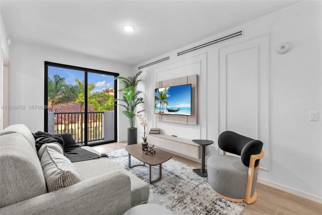 4220 Laguna St , Unit 505, Coral Gables, FL 33146 Photo