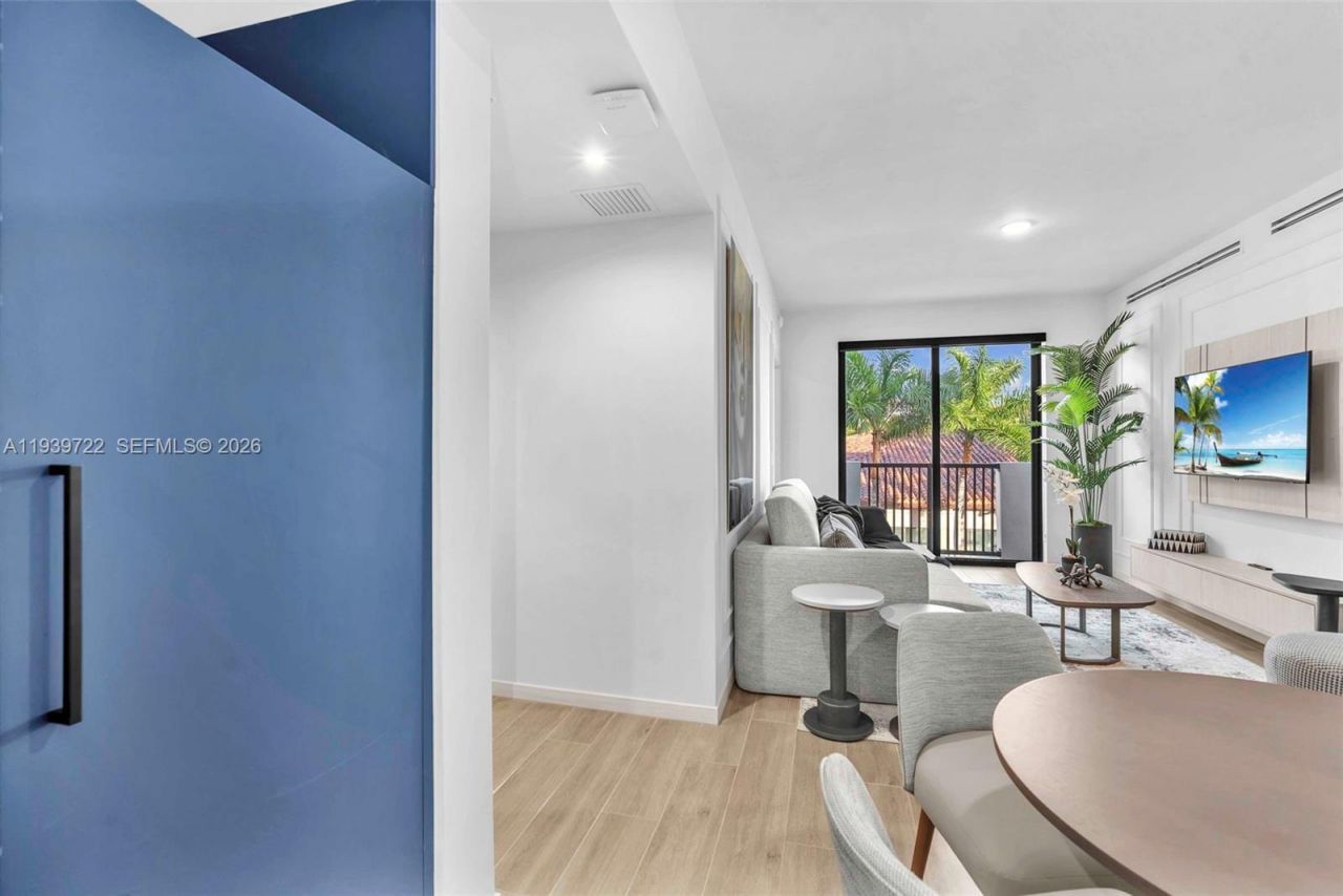 4220 Laguna St , Unit 505, Coral Gables, FL 33146 Photo