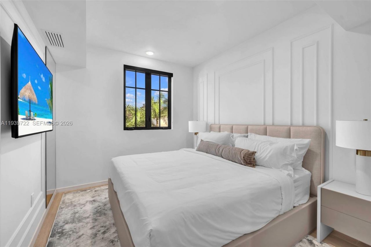 4220 Laguna St , Unit 505, Coral Gables, FL 33146 Photo