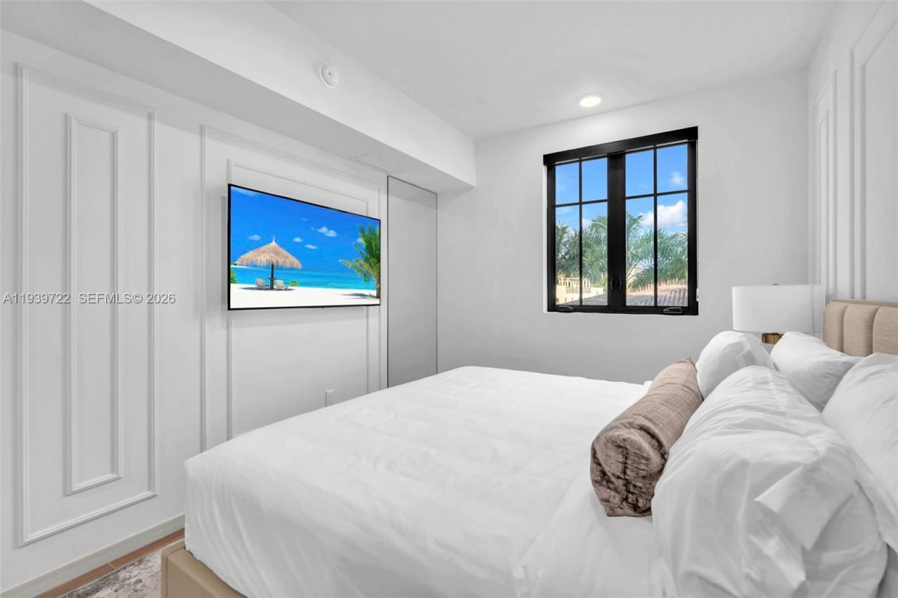 4220 Laguna St , Unit 505, Coral Gables, FL 33146 Photo