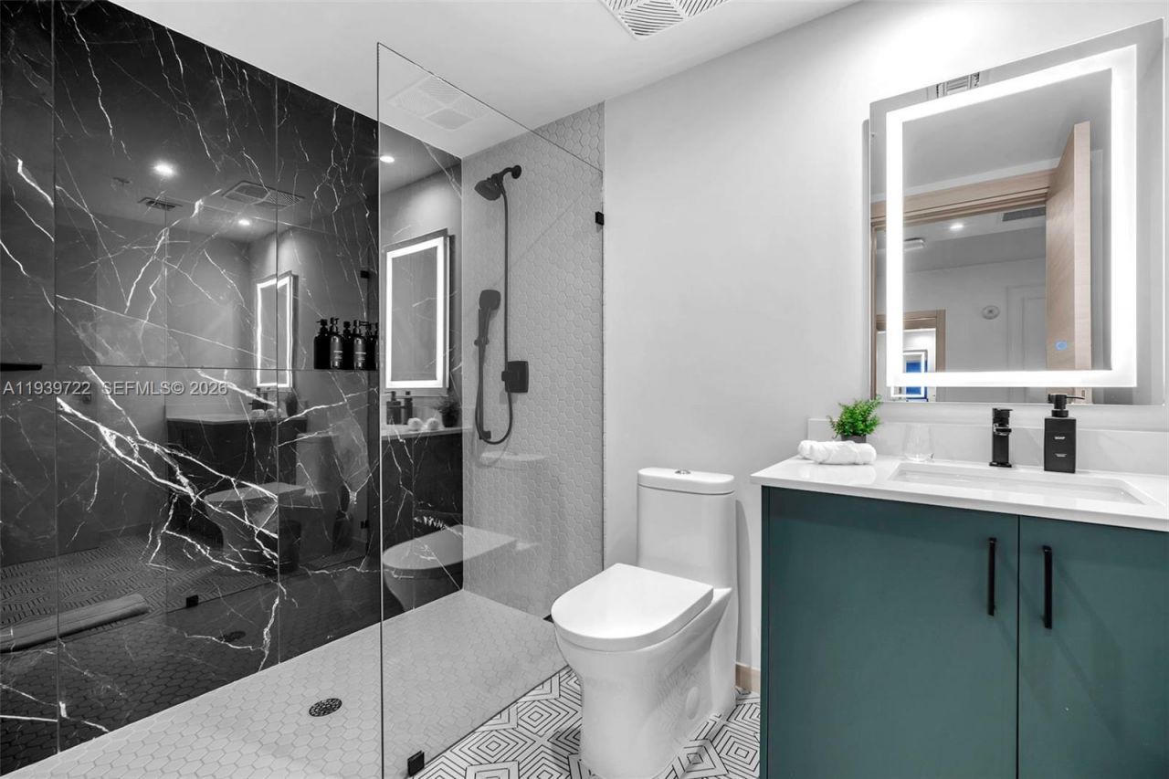 4220 Laguna St , Unit 505, Coral Gables, FL 33146 Photo