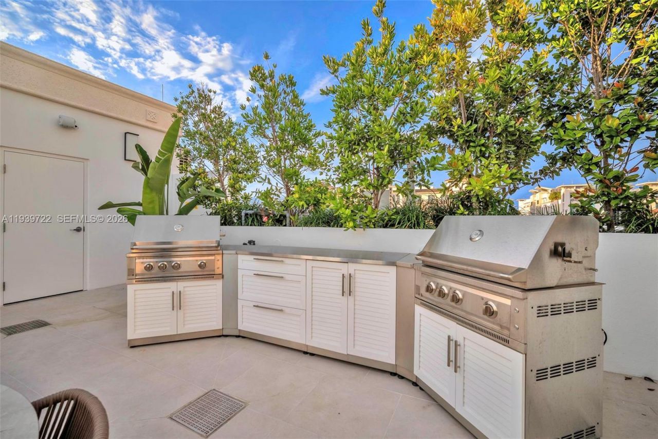 4220 Laguna St , Unit 505, Coral Gables, FL 33146 Photo