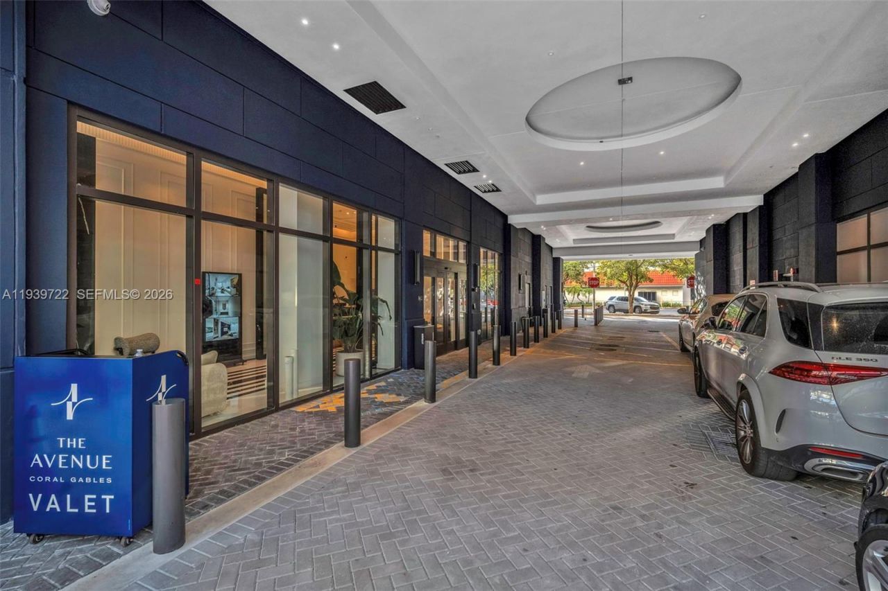 4220 Laguna St , Unit 505, Coral Gables, FL 33146 Photo