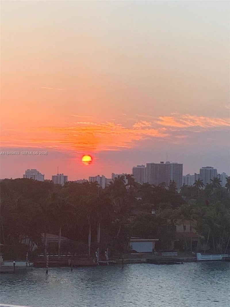 5880 Collins Ave , Unit 705, Miami Beach, FL 33140 Photo