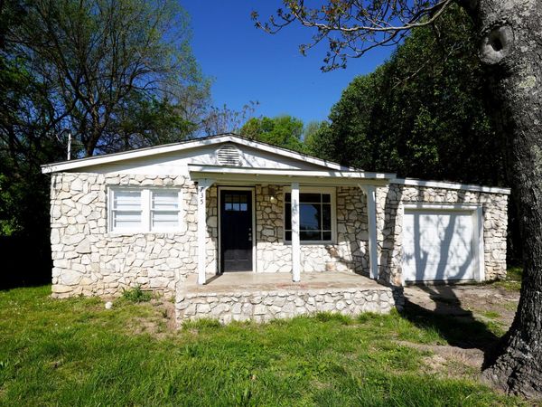 735 N Brown Avenue, Springfield, MO 65802