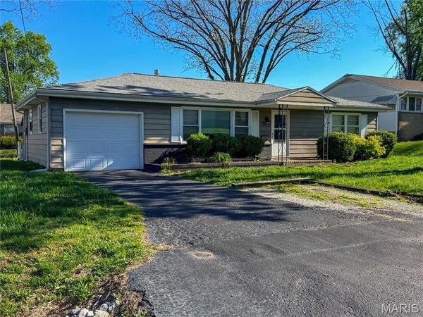 827 W Johnson Street, Vandalia, IL 62471