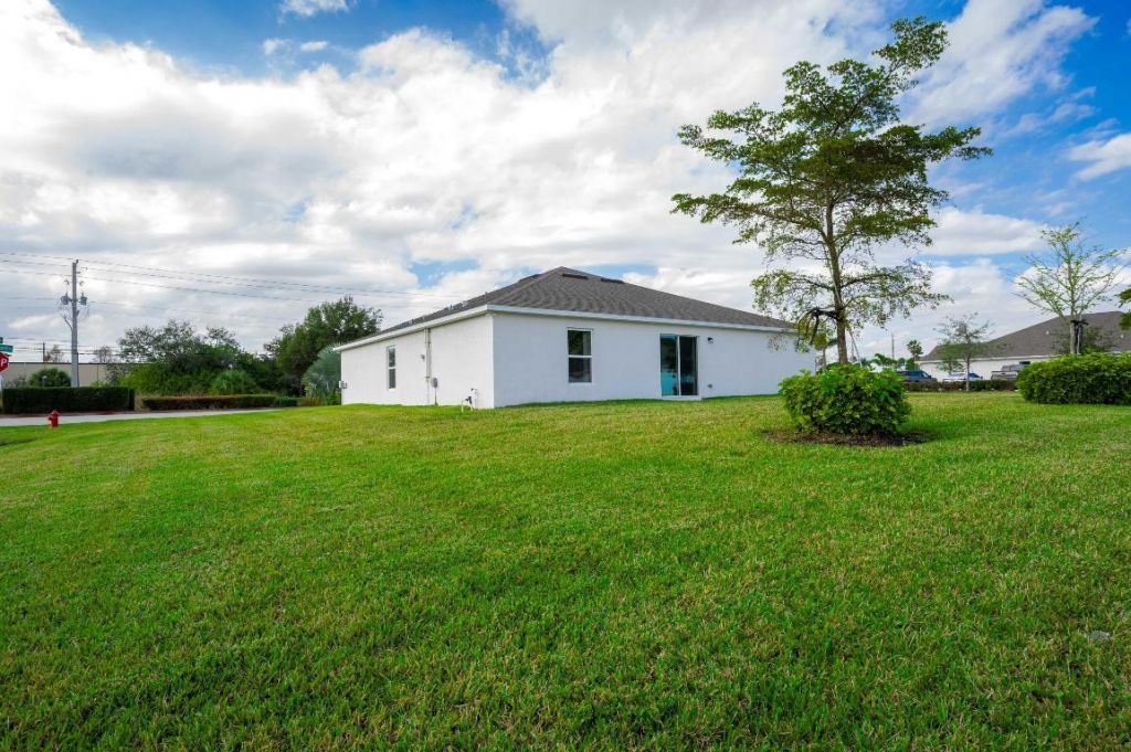 573 SW Bayshore Boulevard, Port Saint Lucie, FL 34984 Photo