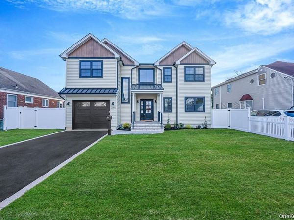 2386 Marlboro Street , East Meadow, NY 11554