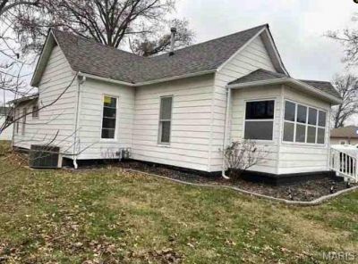 875 Martin Luther King Jr Drive, Centralia, IL 62801 Main Photo