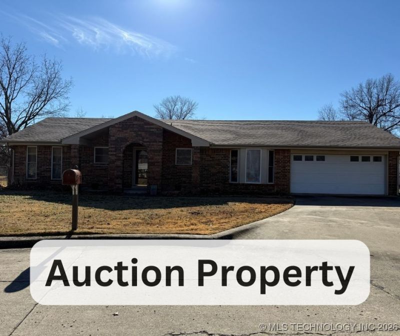 908 Colonial Court, Pryor, OK 74361 Main Photo