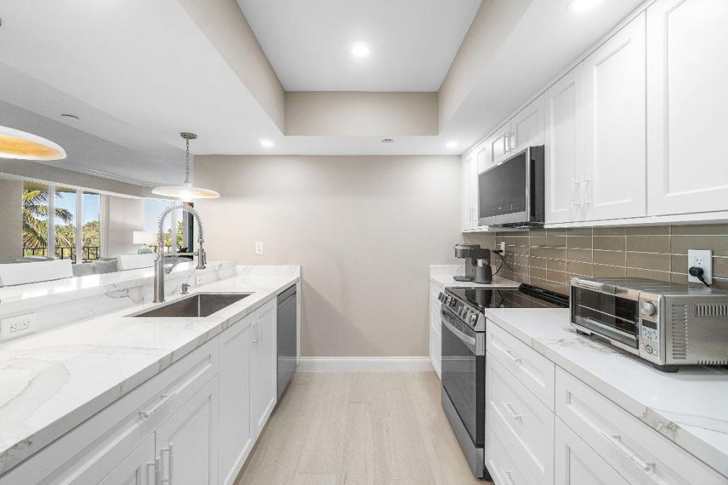 100 SE 5th Avenue, Unit 404, Boca Raton, FL 33432 Photo