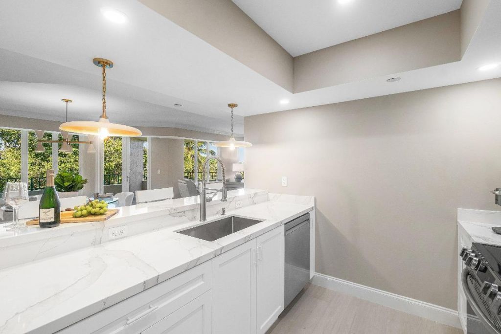 100 SE 5th Avenue, Unit 404, Boca Raton, FL 33432 Photo