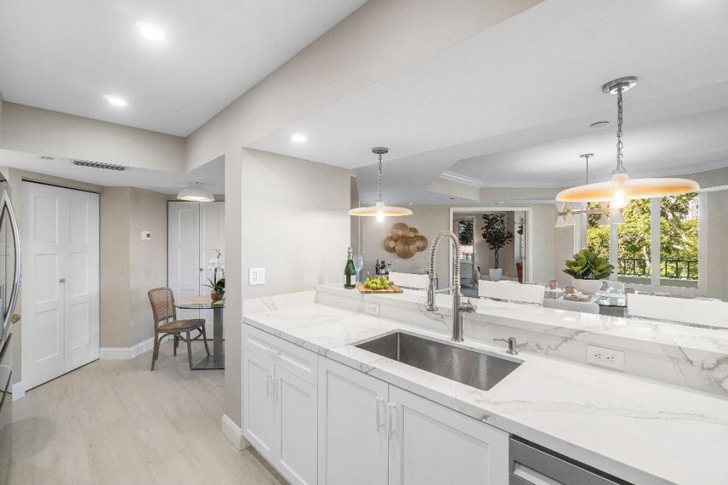 100 SE 5th Avenue, Unit 404, Boca Raton, FL 33432 Photo