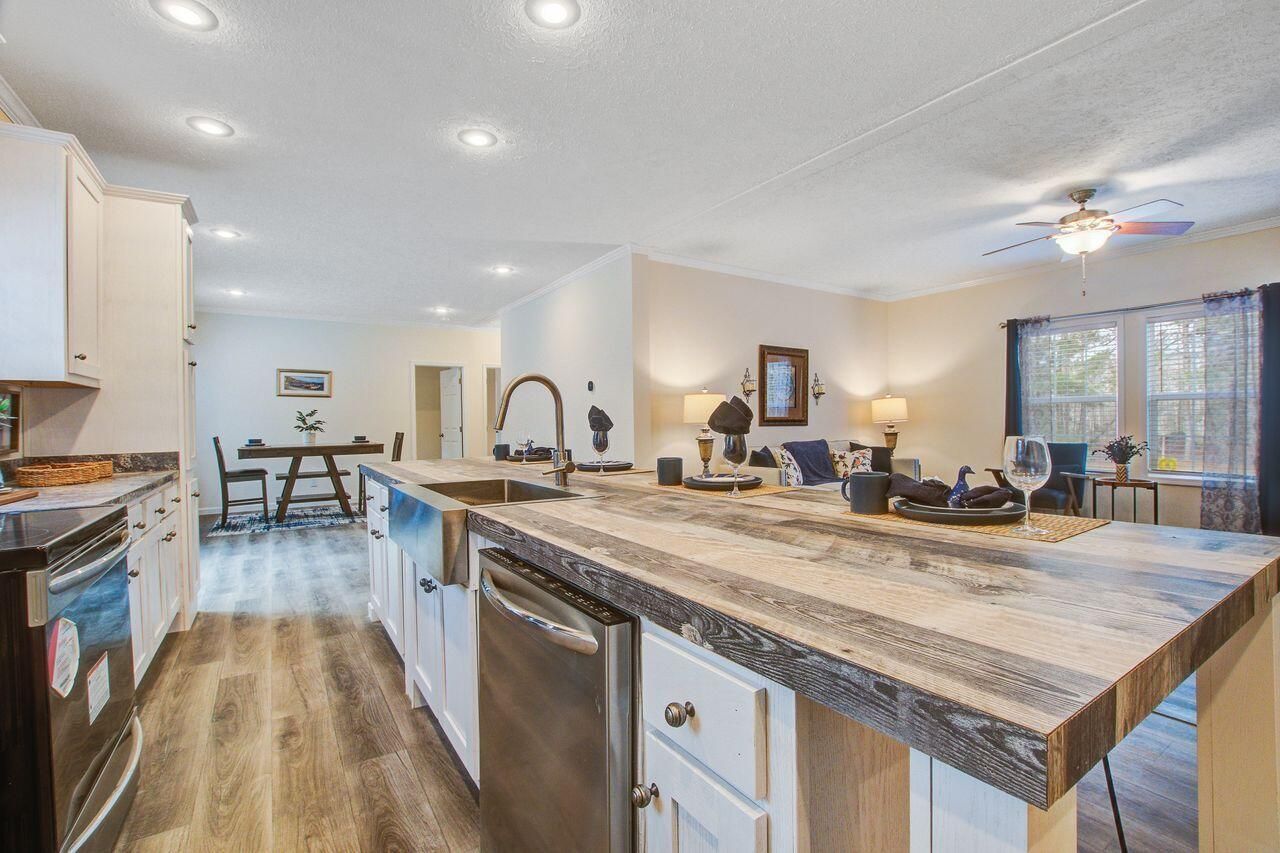 1576 Pine Grove Road Photo 13