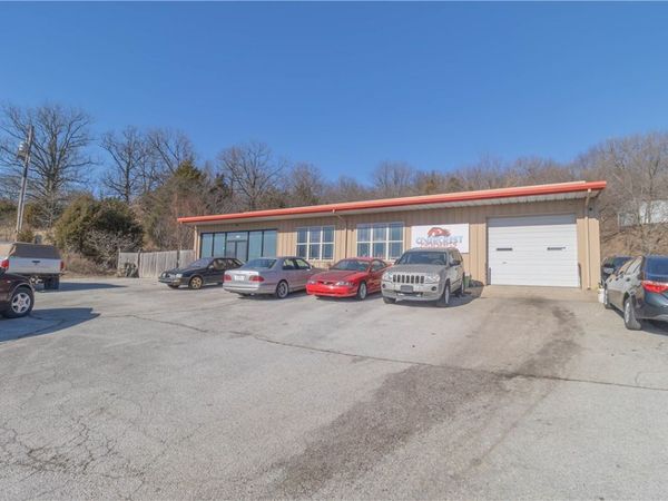 5400 E Robinson Avenue, Springdale, AR 72764