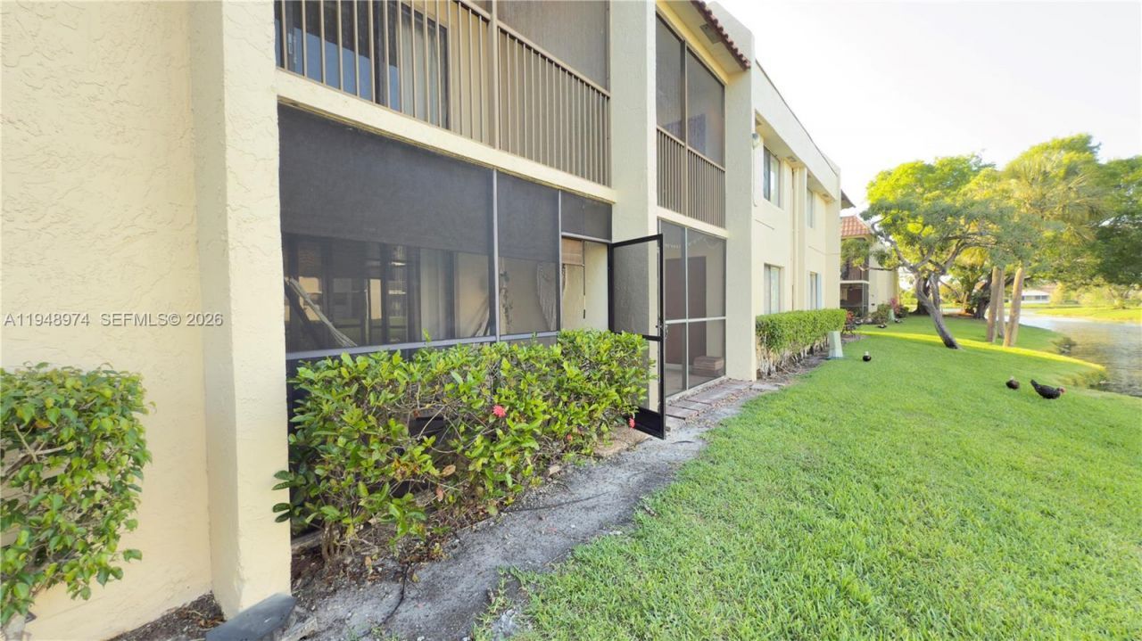 410 Lakeview Dr, Unit 103, Weston, FL 33326 Photo