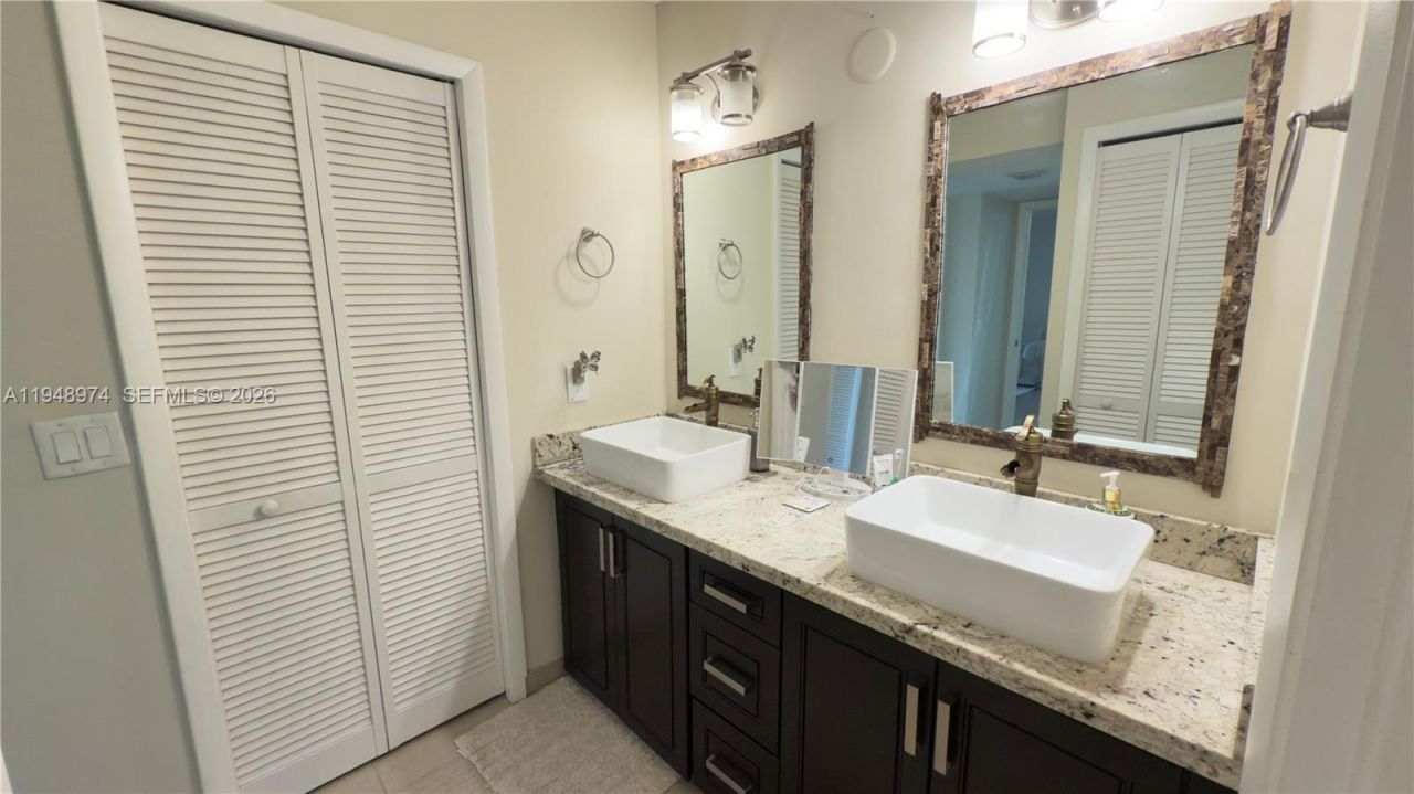 410 Lakeview Dr, Unit 103, Weston, FL 33326 Photo