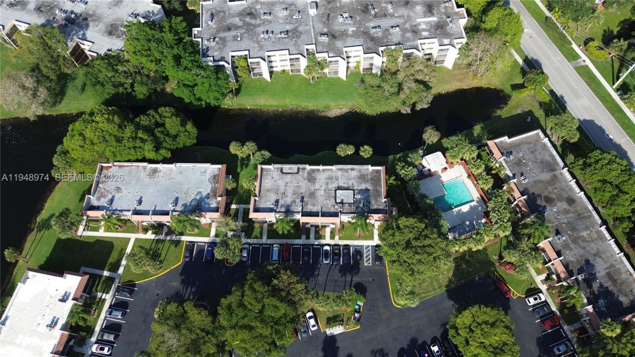 410 Lakeview Dr, Unit 103, Weston, FL 33326 Photo