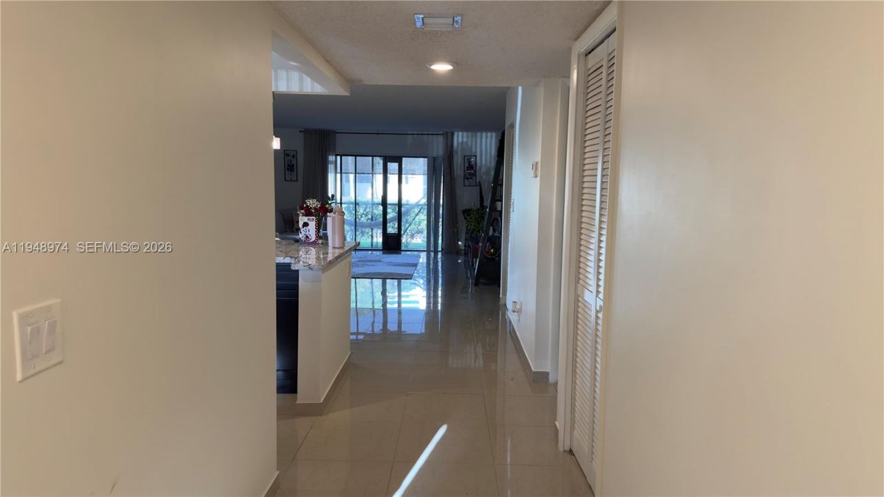 410 Lakeview Dr, Unit 103, Weston, FL 33326 Photo