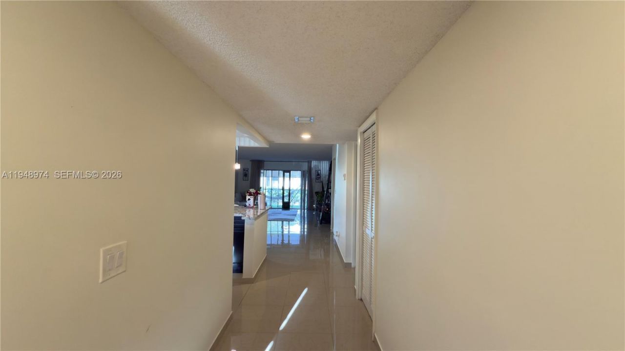 410 Lakeview Dr, Unit 103, Weston, FL 33326 Photo