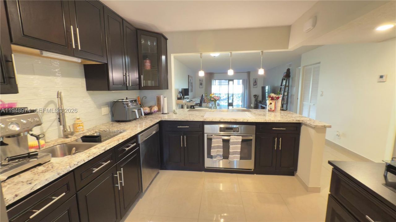 410 Lakeview Dr, Unit 103, Weston, FL 33326 Photo