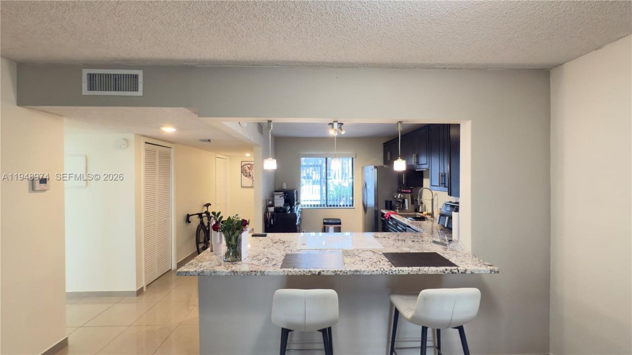 410 Lakeview Dr, Unit 103, Weston, FL 33326 Photo