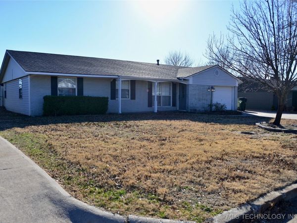 1215 Wade Wells Drive, Henryetta, OK 74437