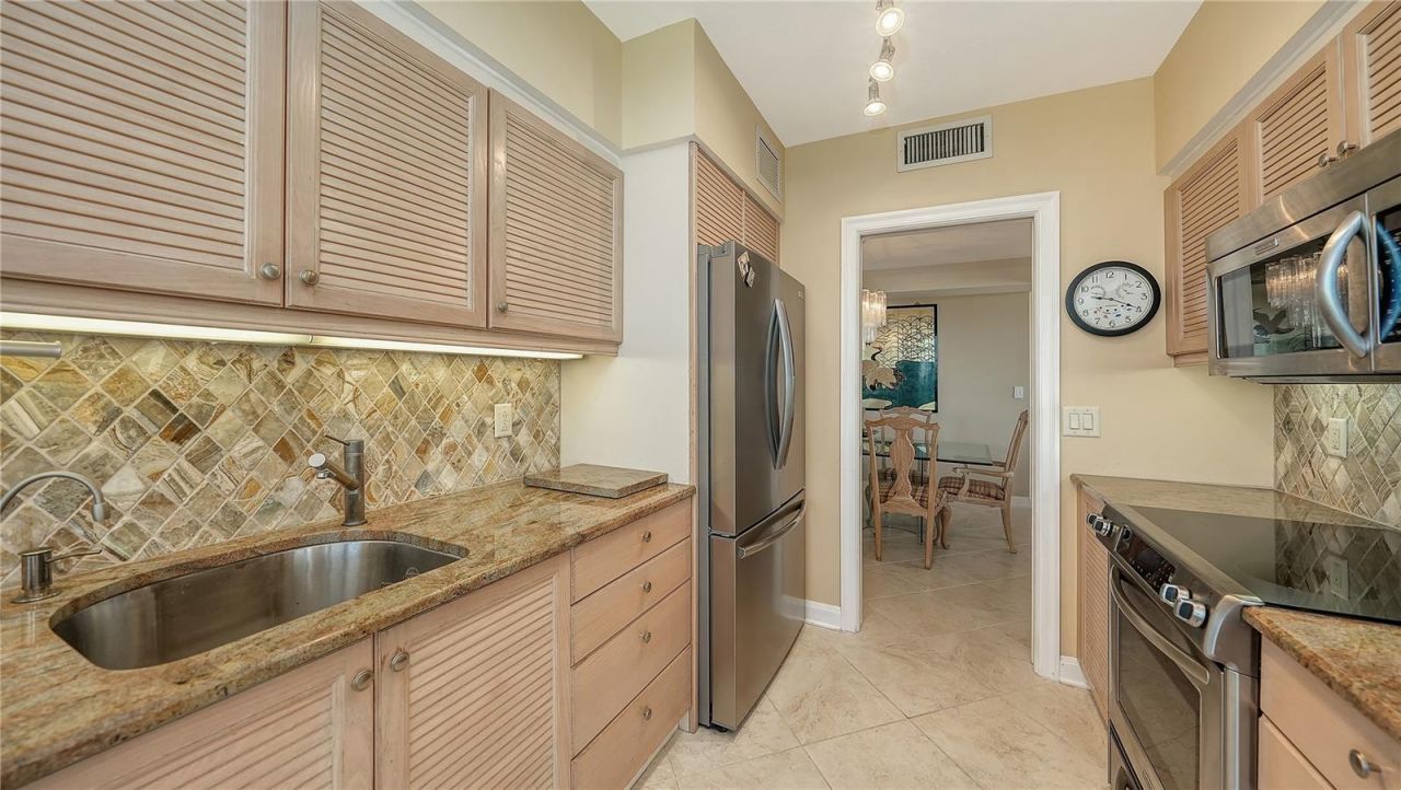 585 Sanctuary Drive, Unit B502, Longboat Key, FL 34228 Photo