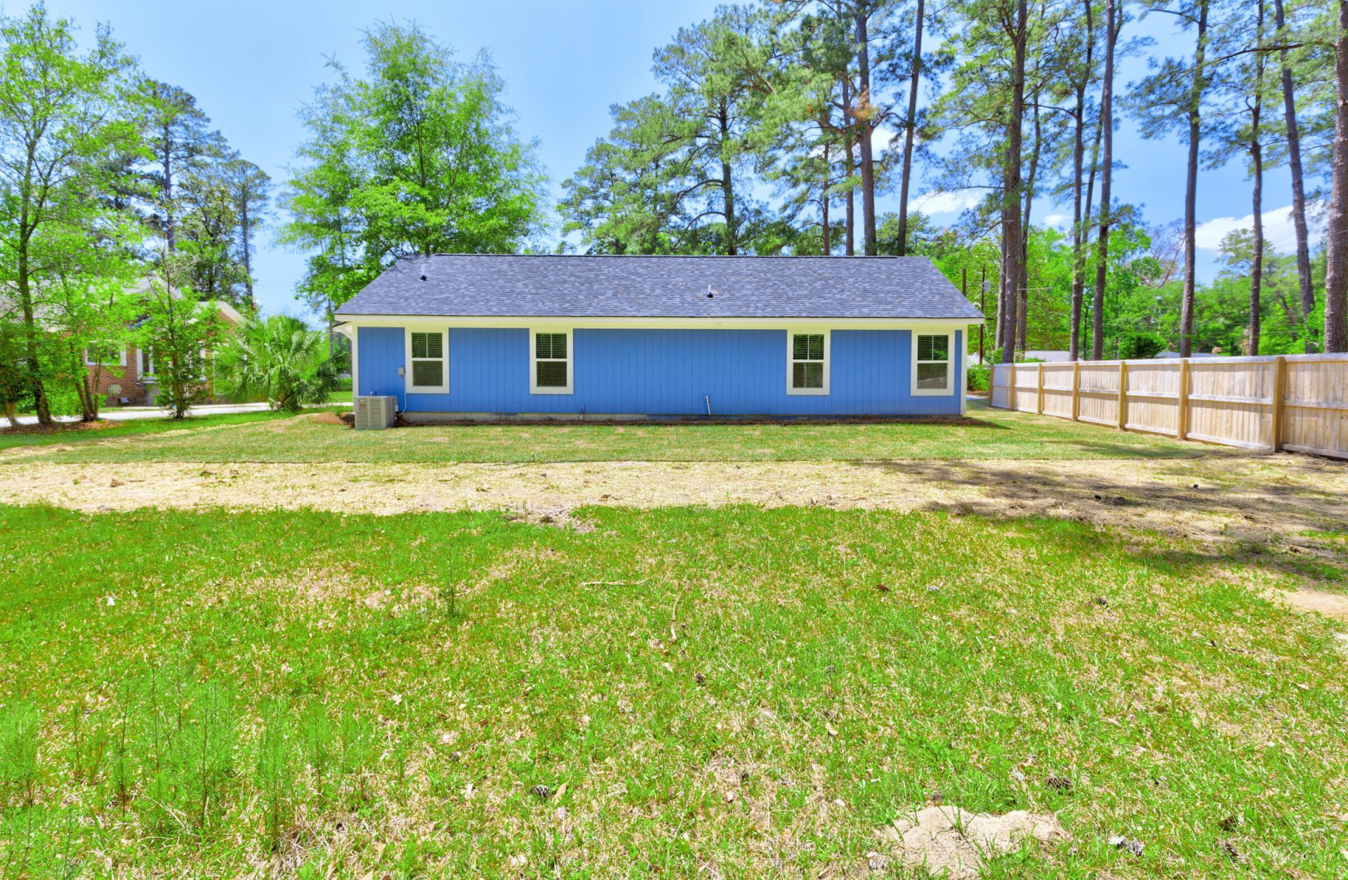 207 Woodlawn Street Photo 10
