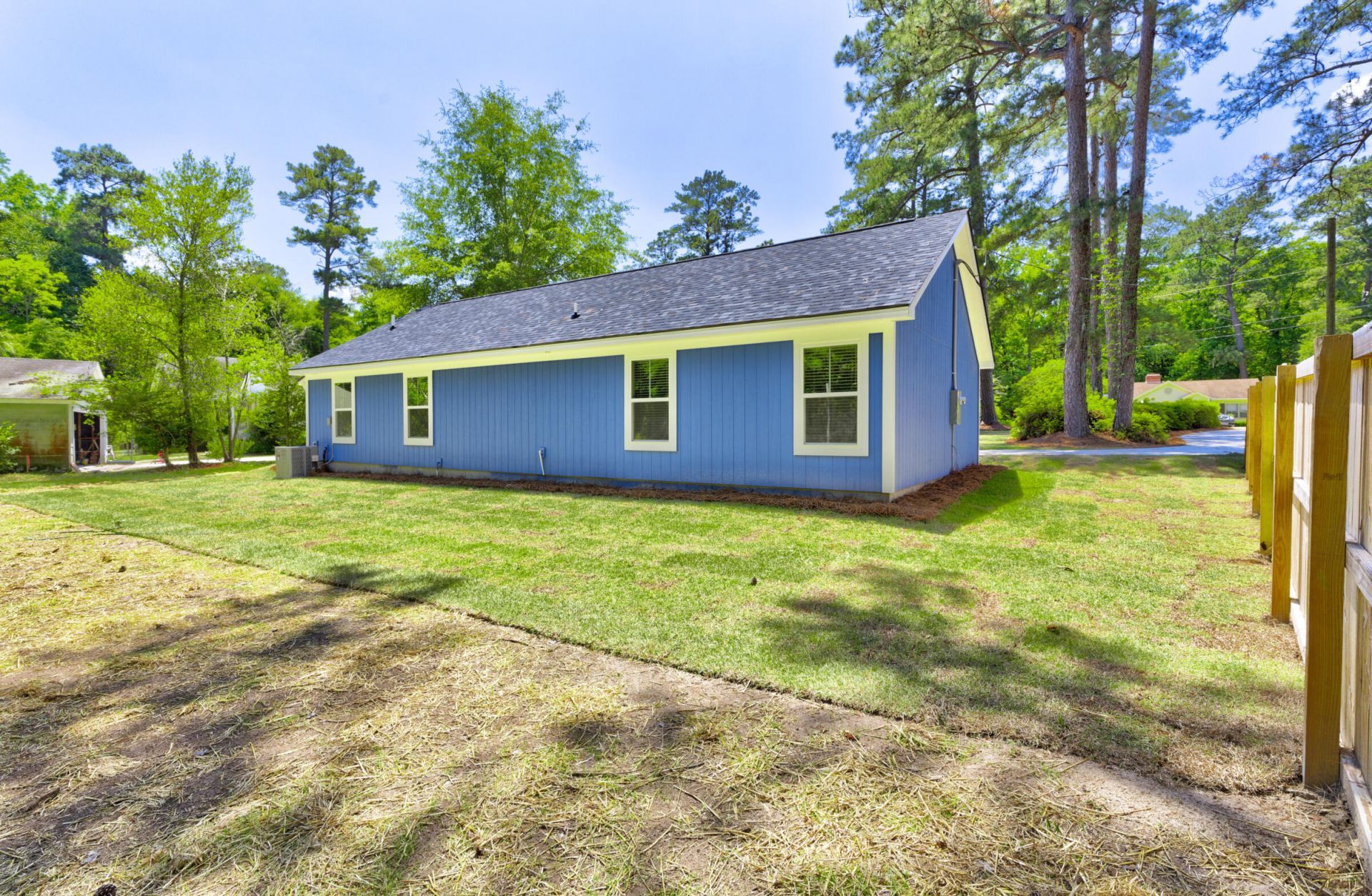 207 Woodlawn Street Photo 11