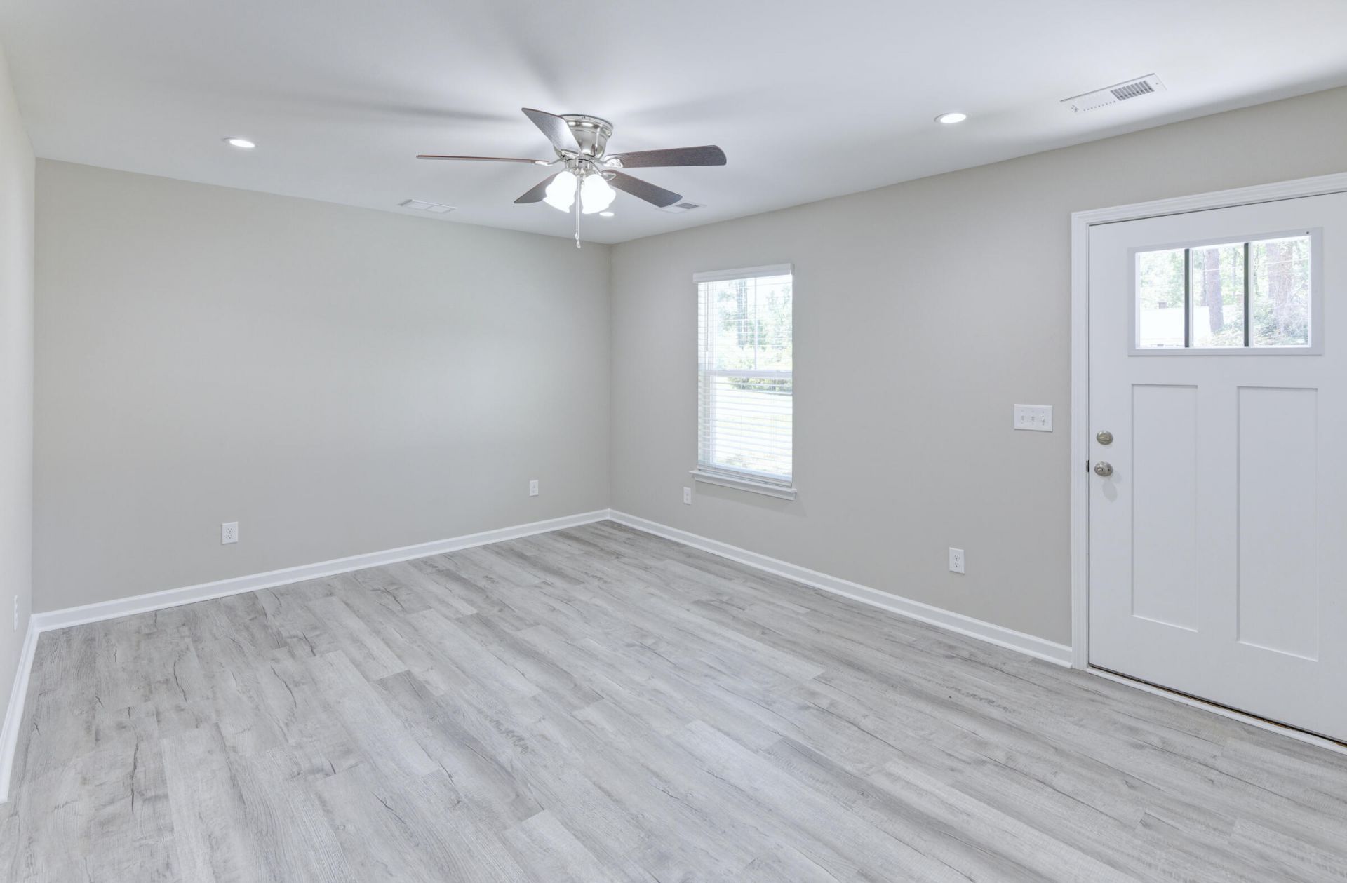 207 Woodlawn Street Photo 12