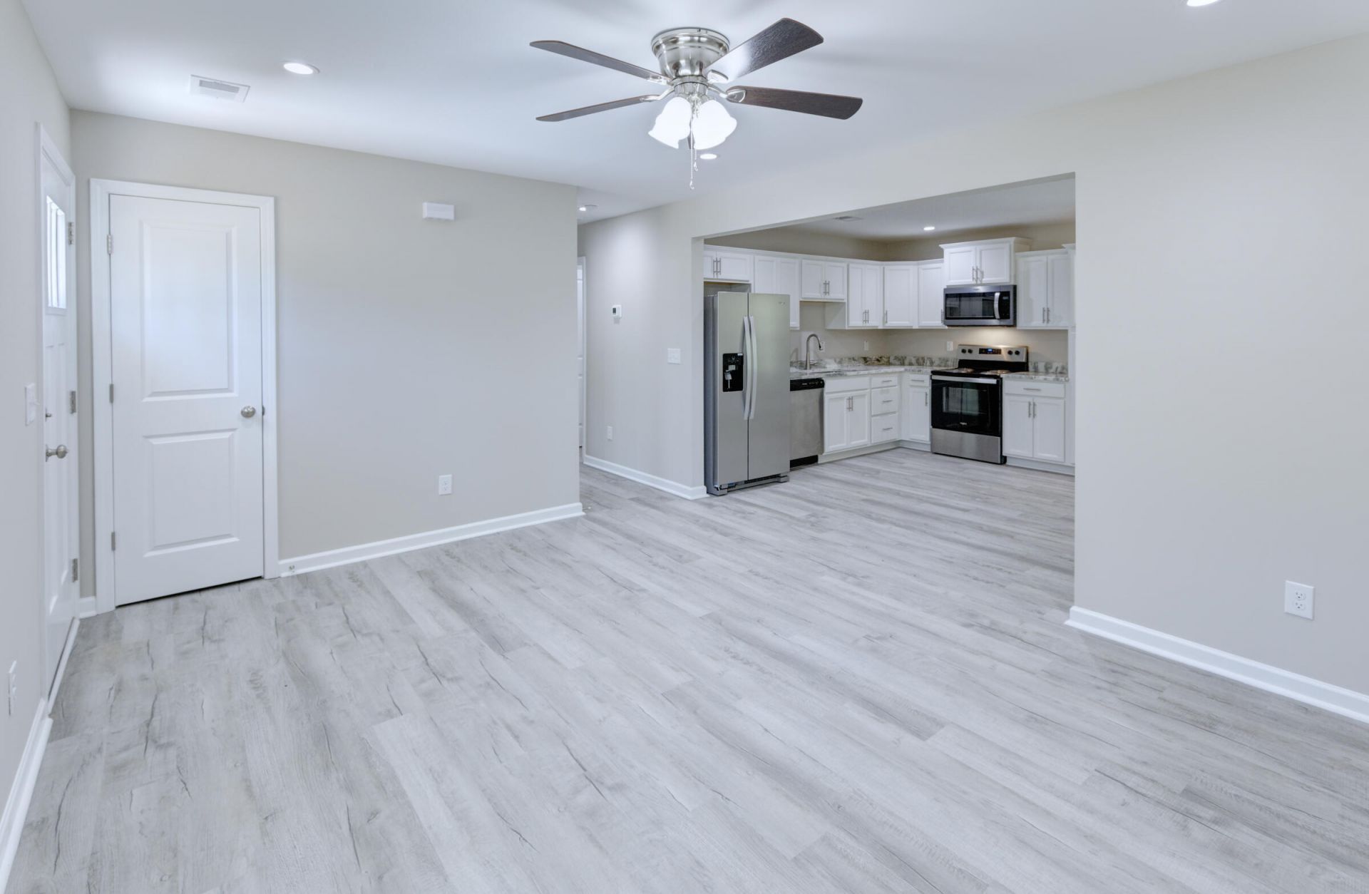 207 Woodlawn Street Photo 14