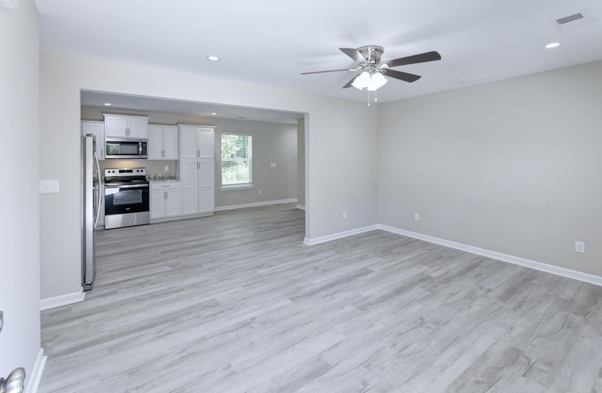 207 Woodlawn Street Photo 15