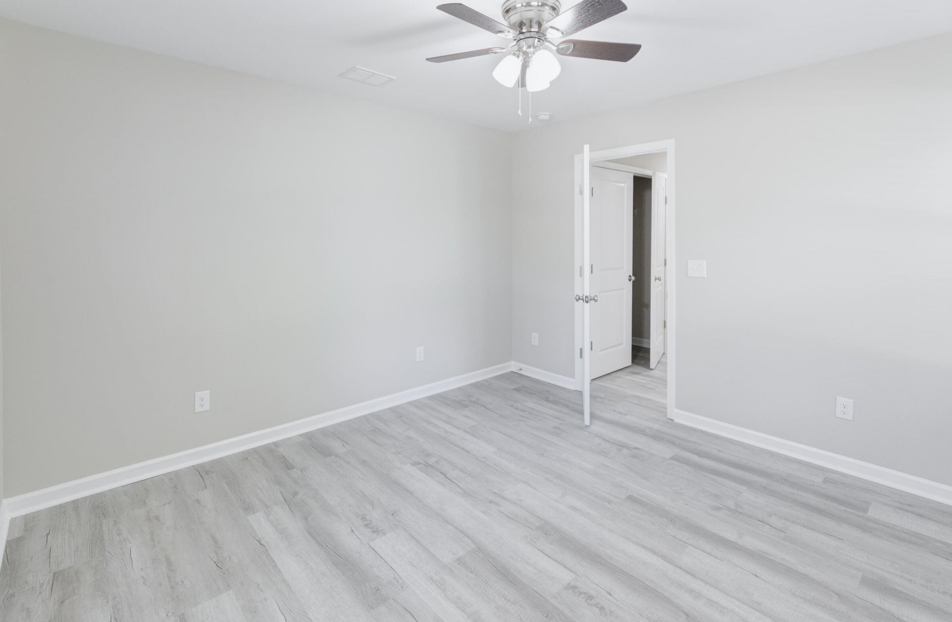 207 Woodlawn Street Photo 24