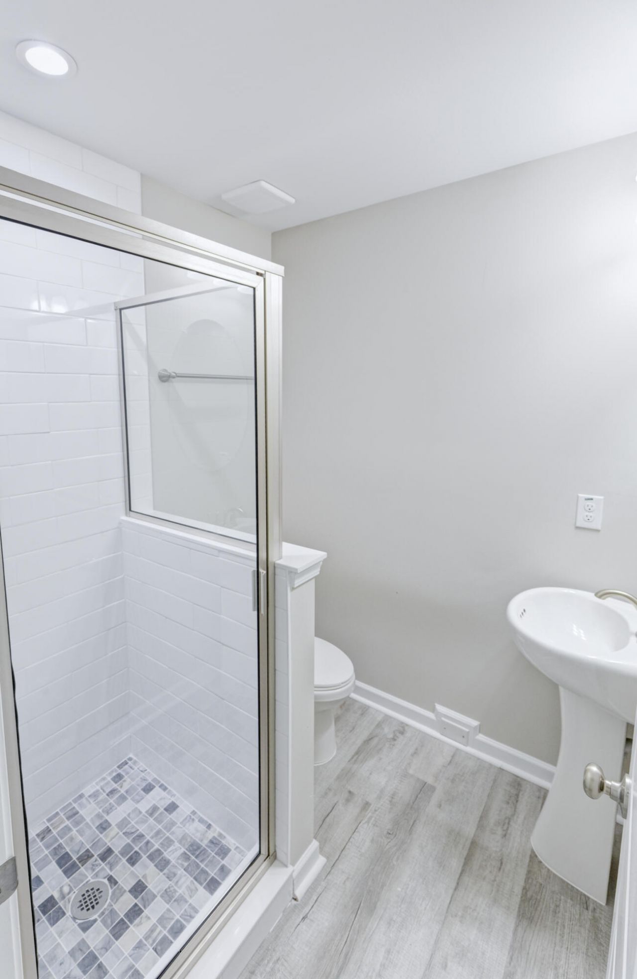 207 Woodlawn Street Photo 26