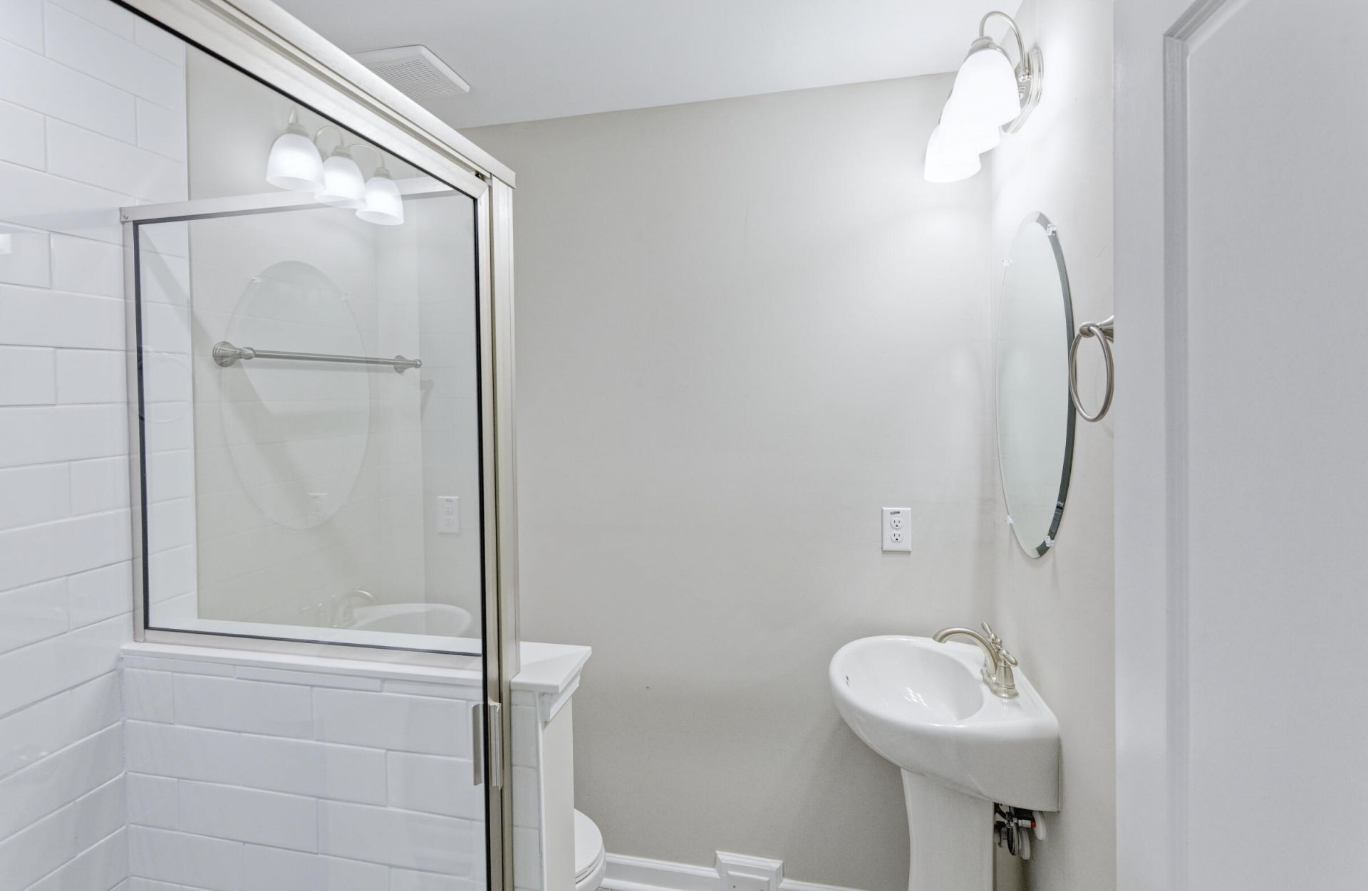 207 Woodlawn Street Photo 27