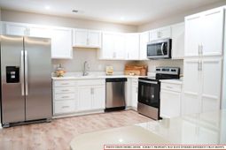 207 Woodlawn Street photo 4