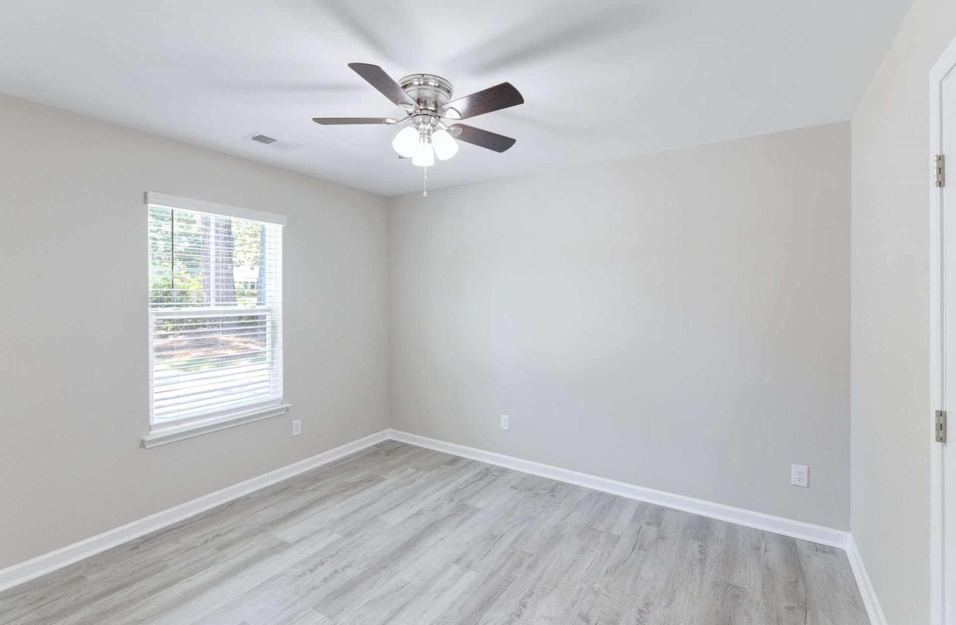 207 Woodlawn Street Photo 30