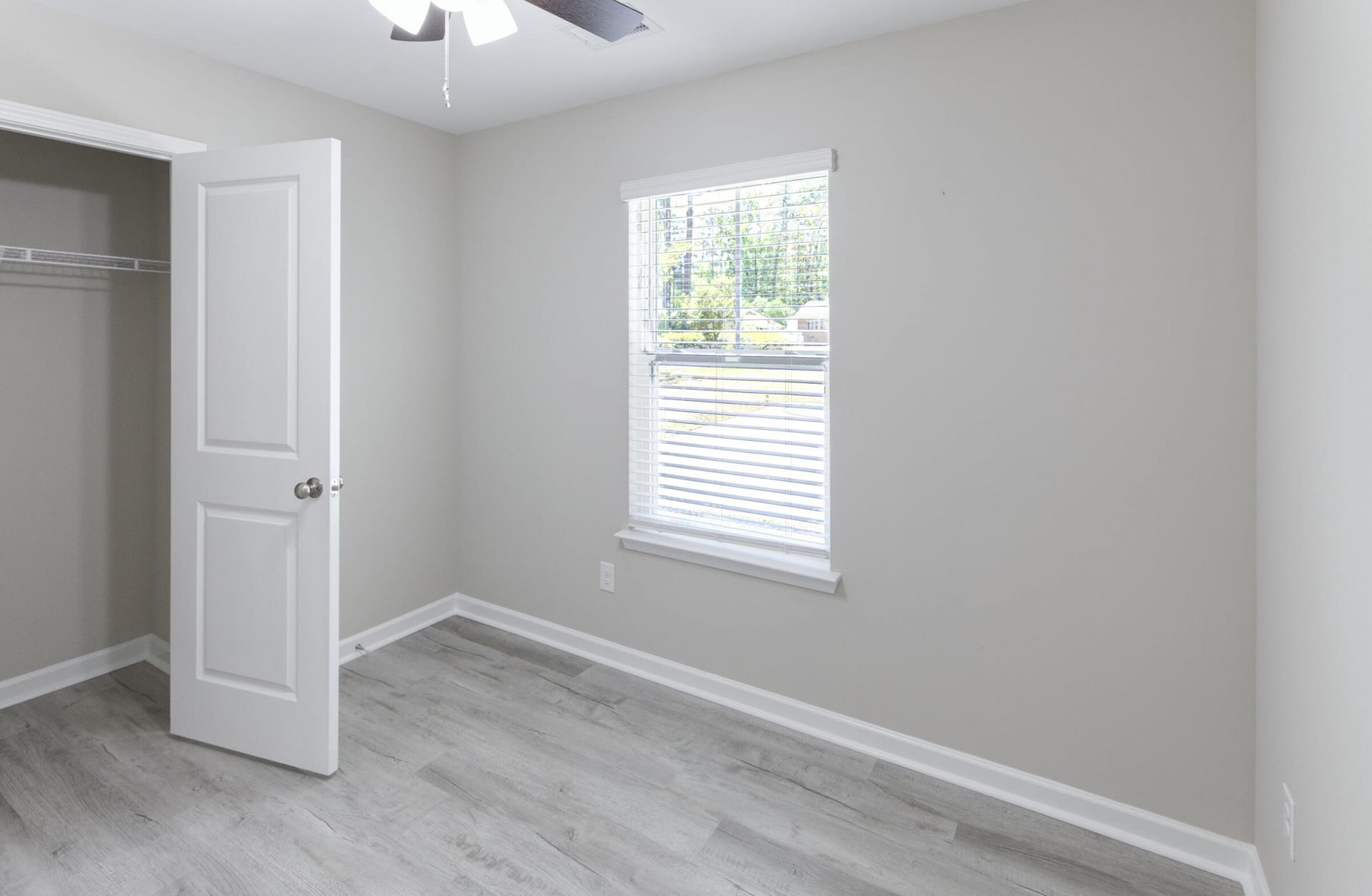 207 Woodlawn Street Photo 31