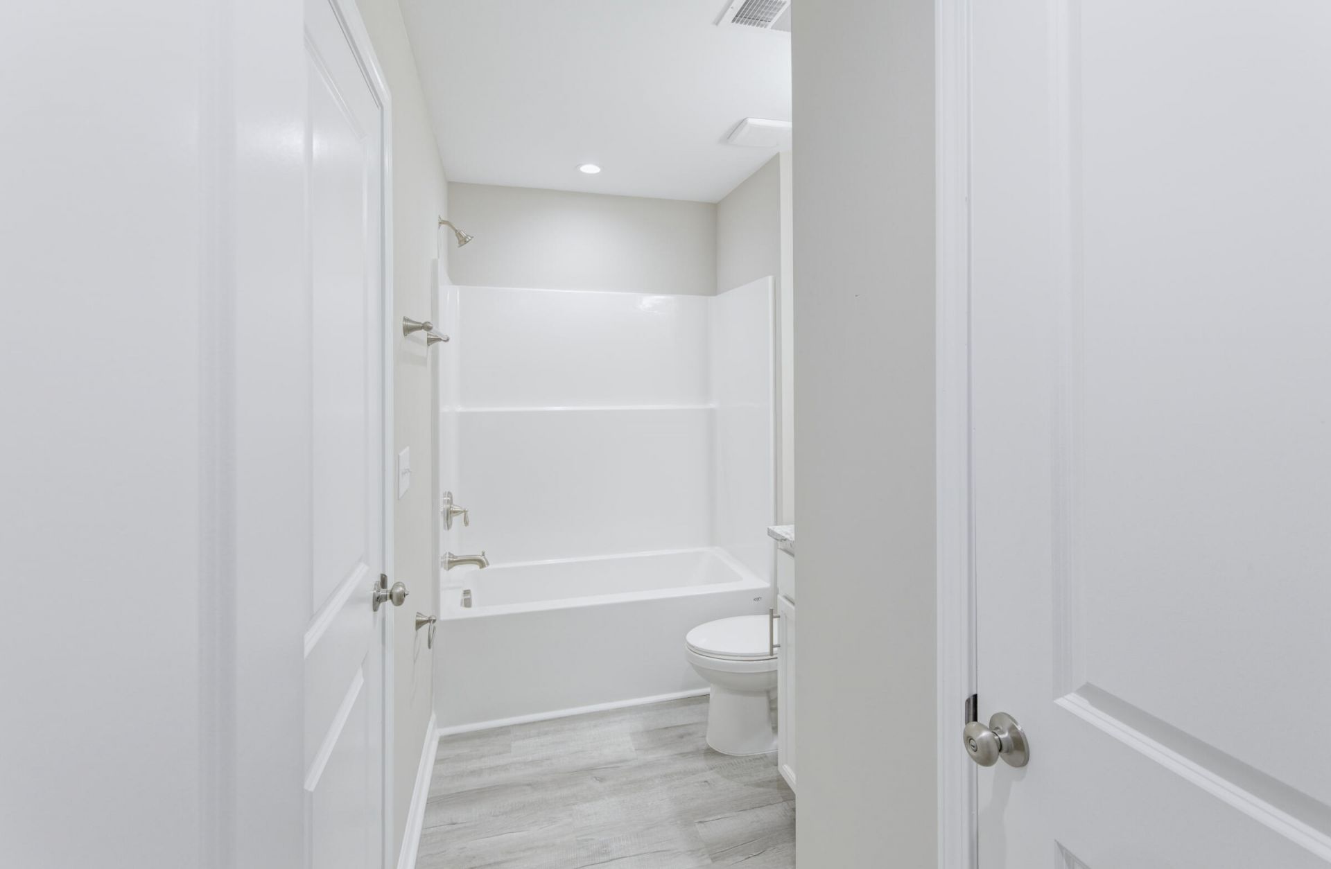 207 Woodlawn Street Photo 35
