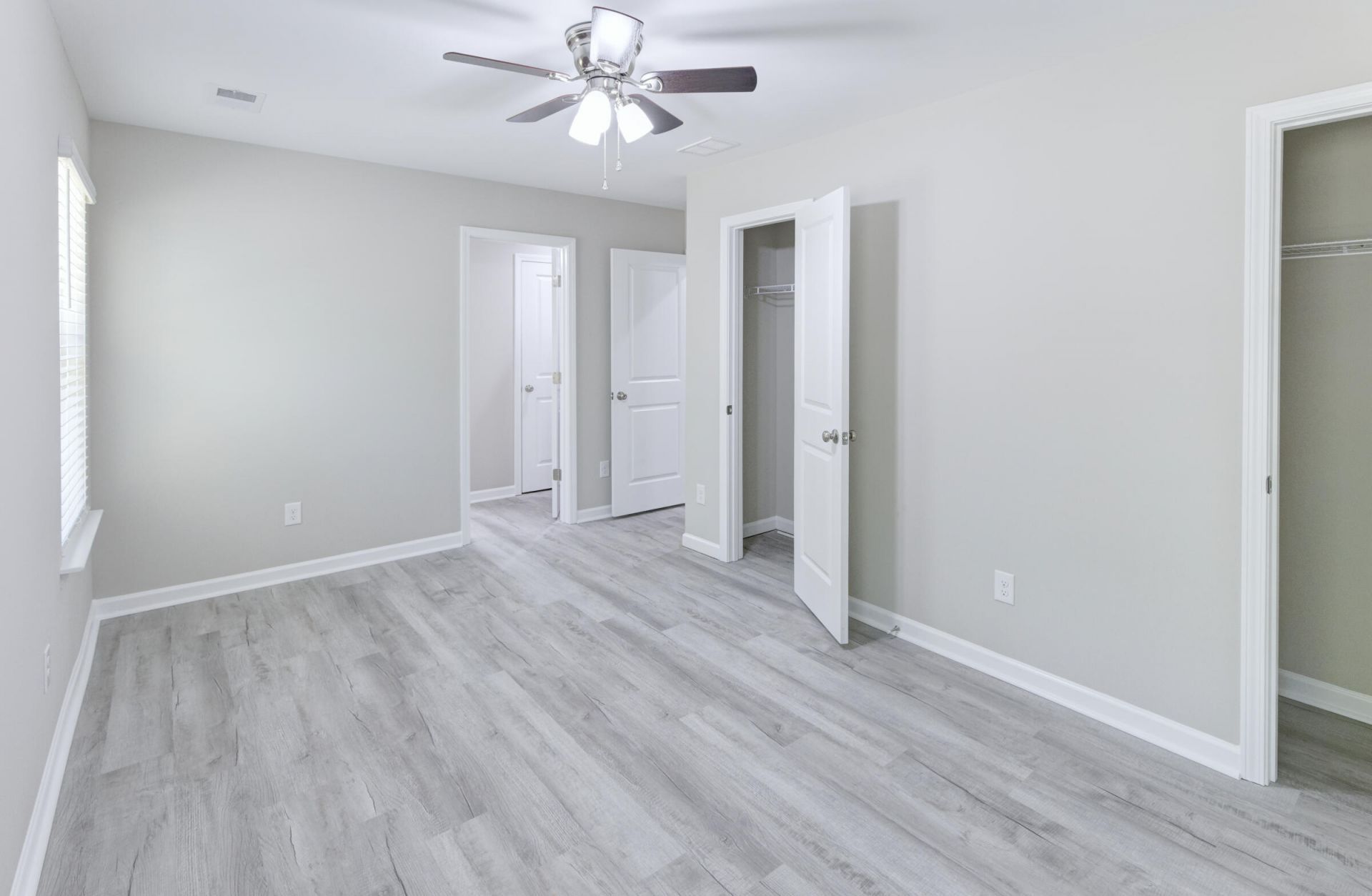 207 Woodlawn Street Photo 37