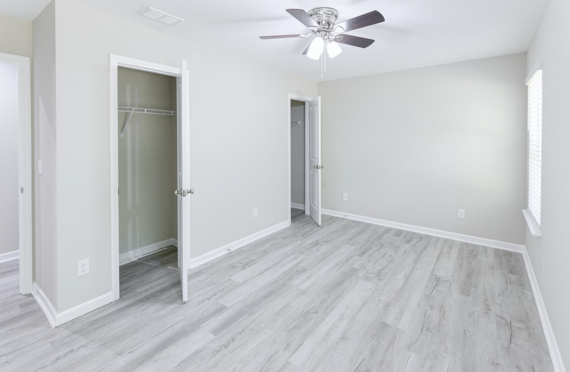 207 Woodlawn Street Photo 38